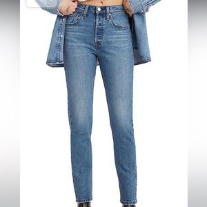 NWT Levi’s 501 Skinny High Rise Jean with button closure